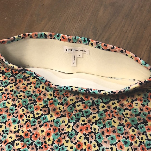 NWOT BCBGeneration Mini Skirt Floral pattern Size M - Picture 3 of 6